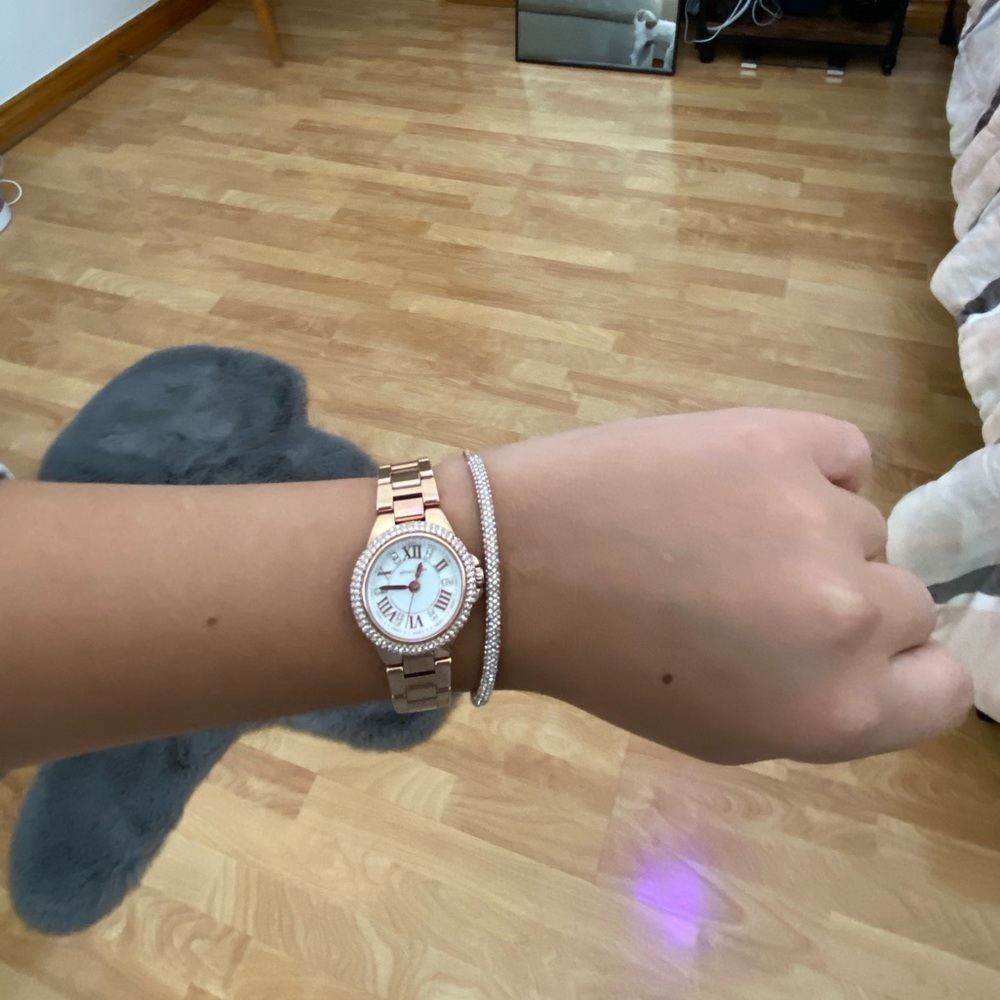 beautiful brand new Michael kors watch in rose gold!